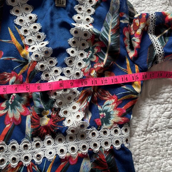 Red Carter Eyelet Lace Bell-Sleeve Tropical Dress - Size S - Picture 9 of 15